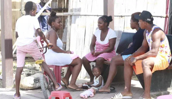 El abandono de la etnia, para evitar el racismo implícito en Ecuador