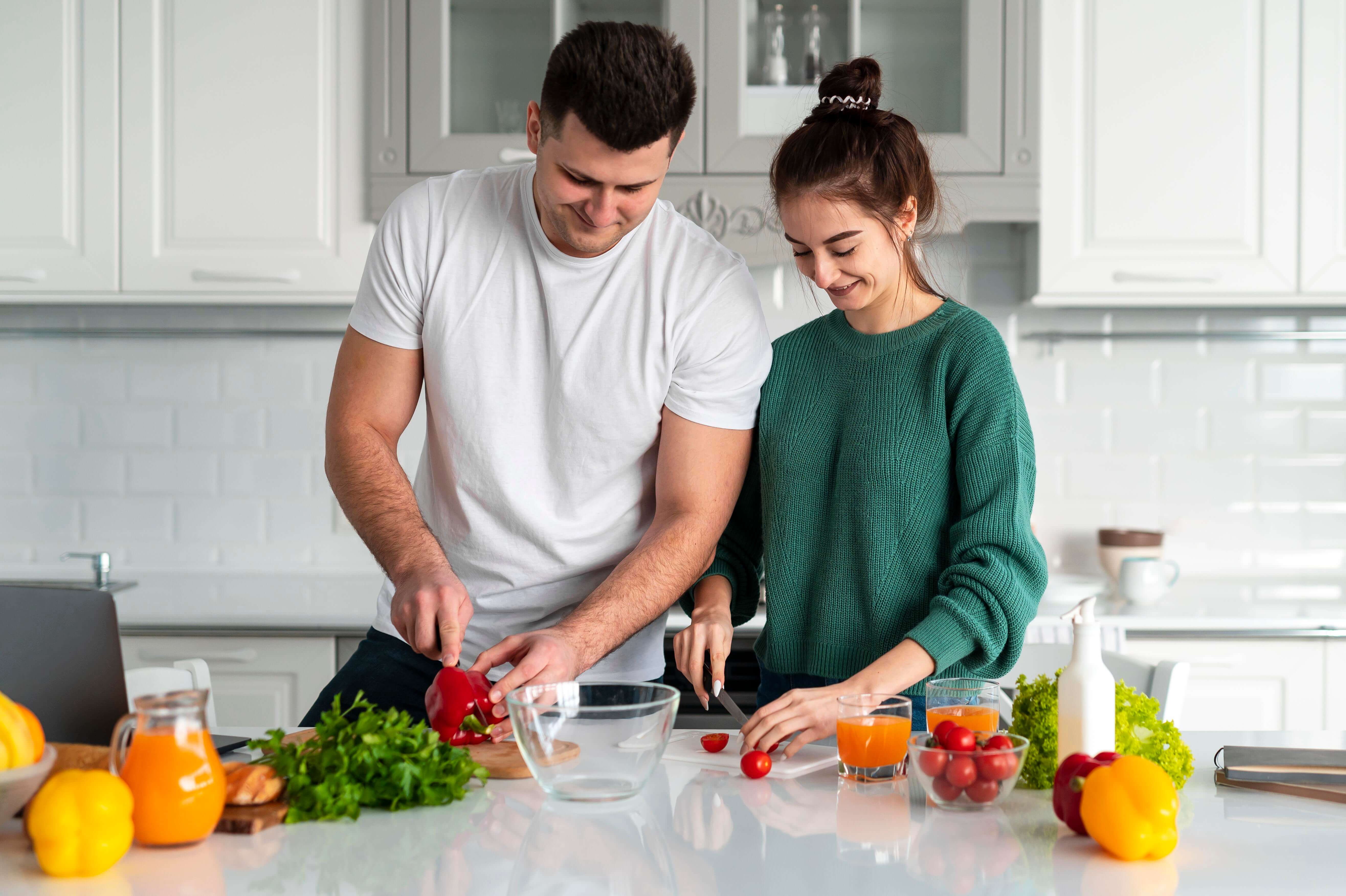 Los hombres ecuatorianos dedican cada vez más tiempo a la cocina ¿Qué indican los datos?